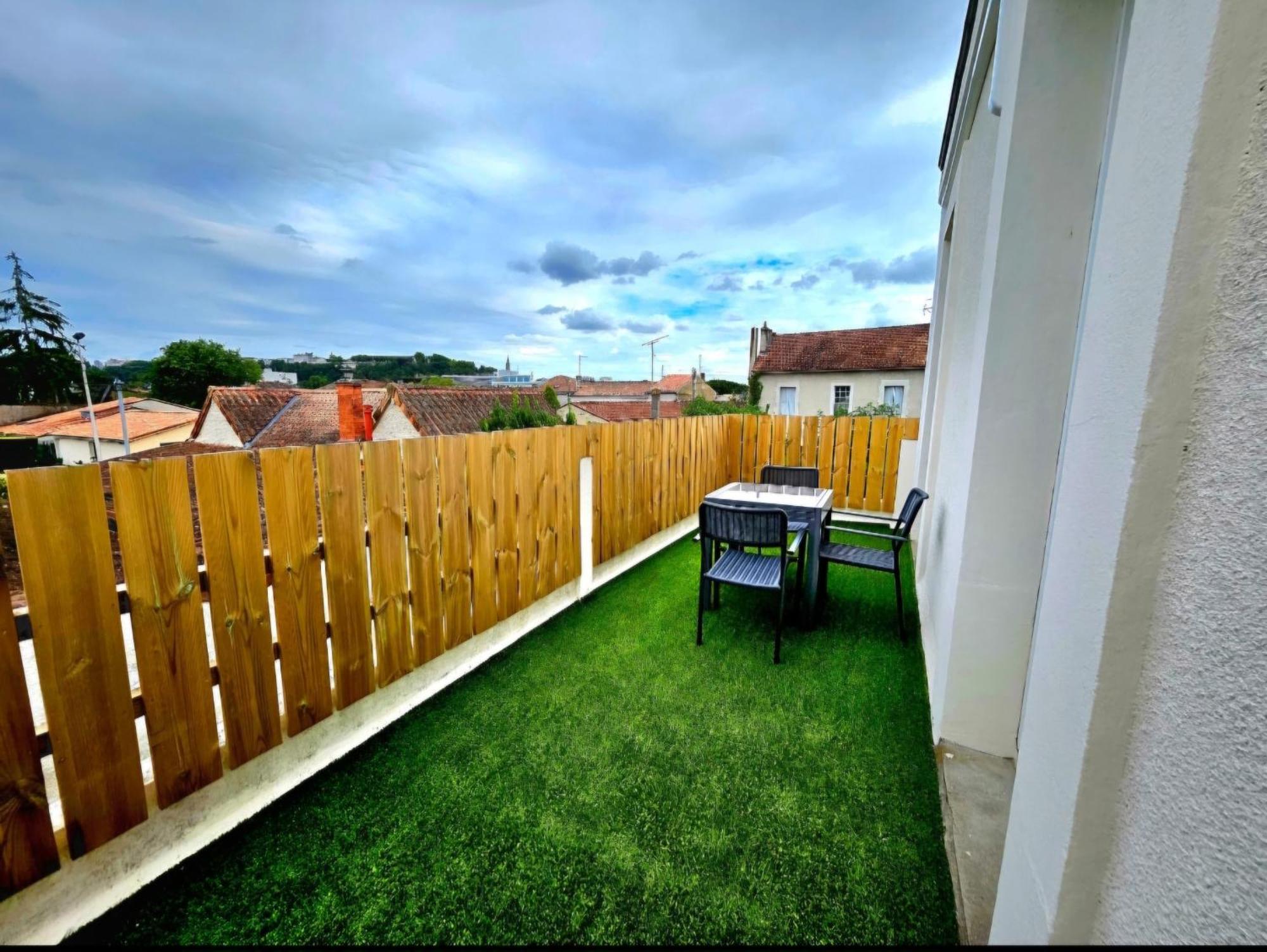 Apartment Elegant T2 Au Calme Avec Terrasse Et Climatisation Angouleme