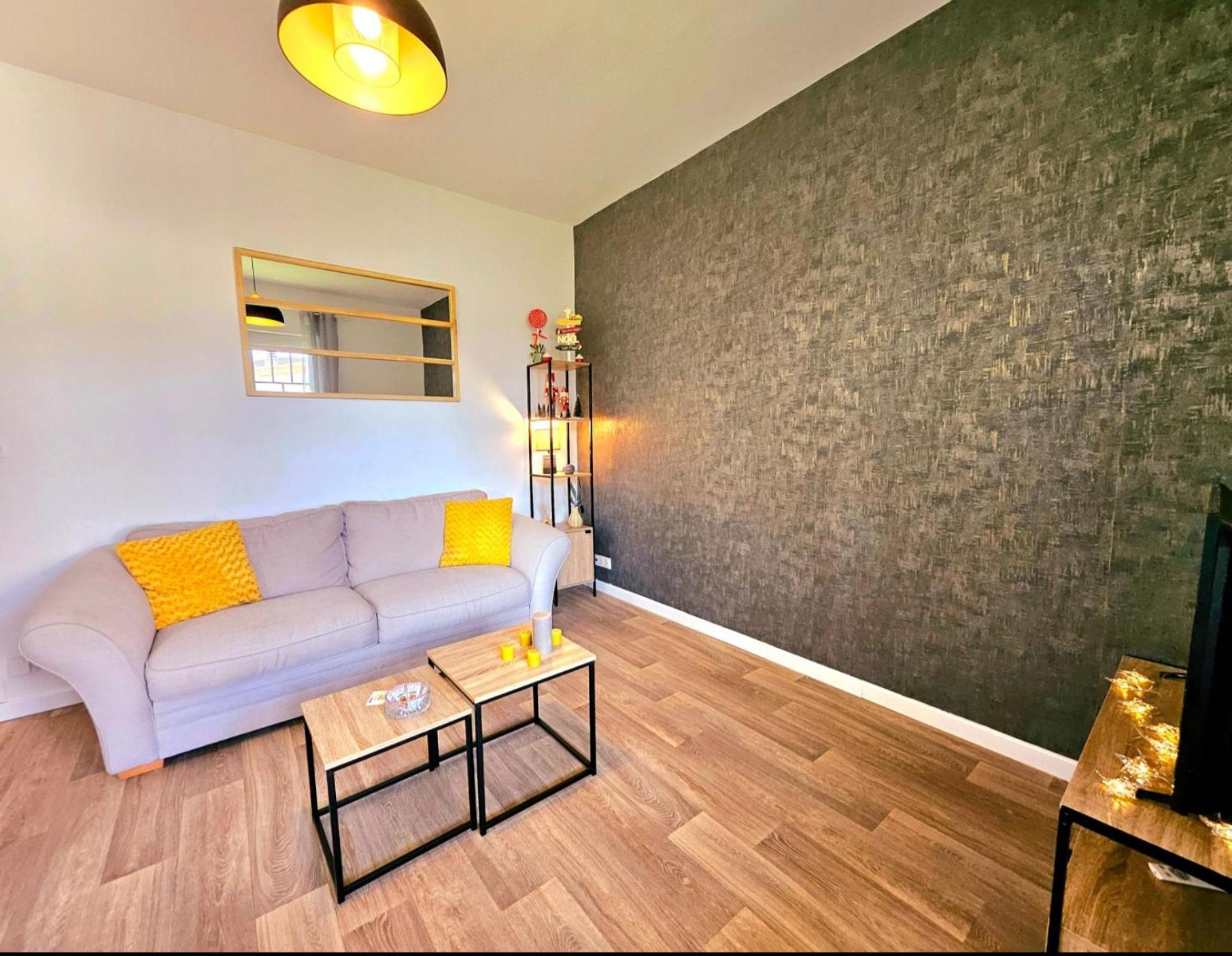 Elegant T2 Au Calme Avec Terrasse Et Climatisation Apartment